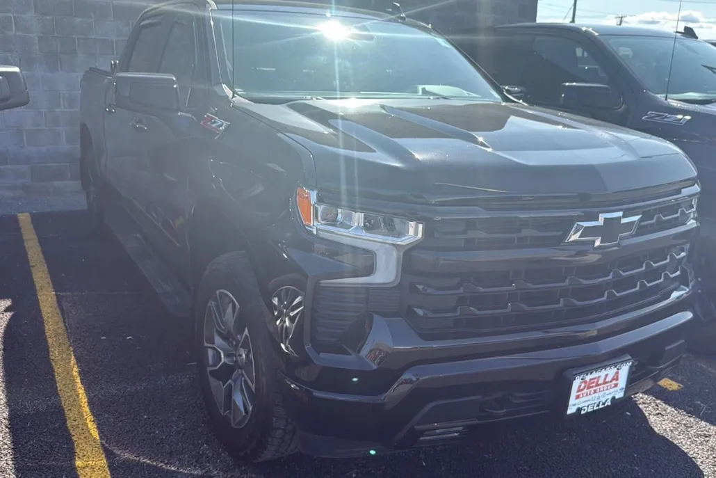 2023 Chevrolet Silverado 1500 RST photo 1