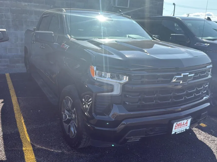 2023 Chevrolet Silverado 1500 RST photo 1