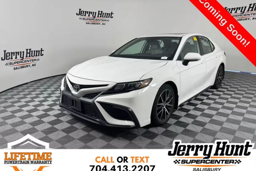 2023 Toyota Camry SE photo 1