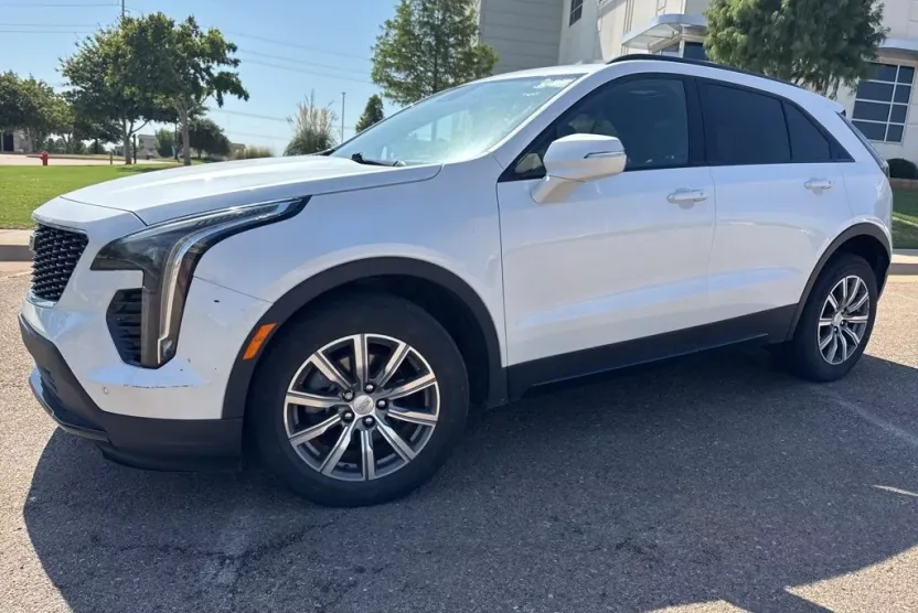 2022 Cadillac XT4 Sport photo 1