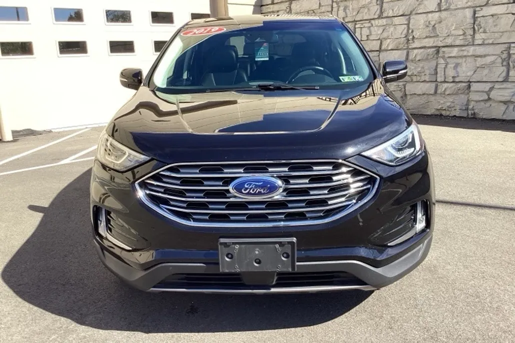 2019 Ford Edge Titanium photo 1