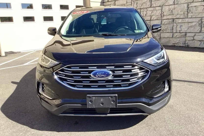 2019 Ford Edge Titanium photo 1