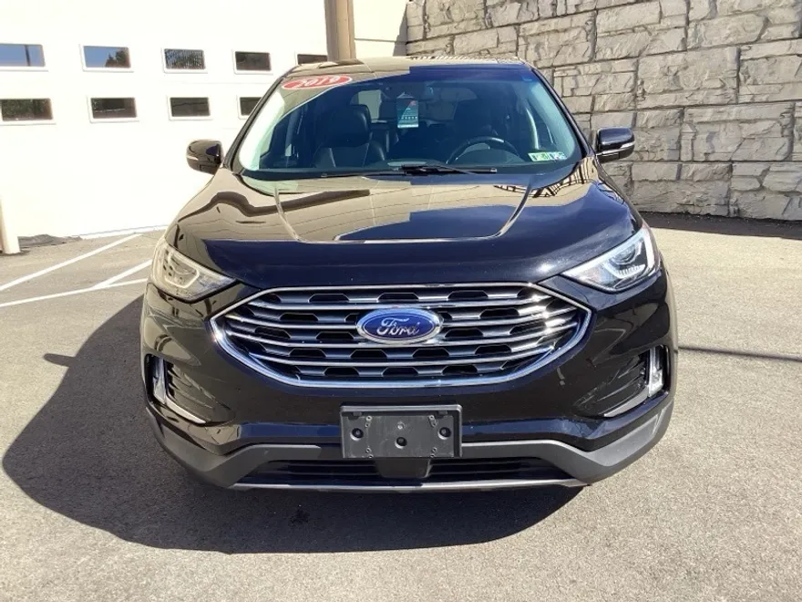 2019 Ford Edge Titanium photo 1