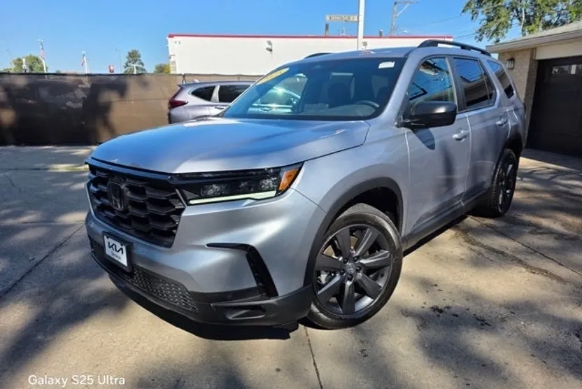 2025 Honda Pilot Sport photo 1