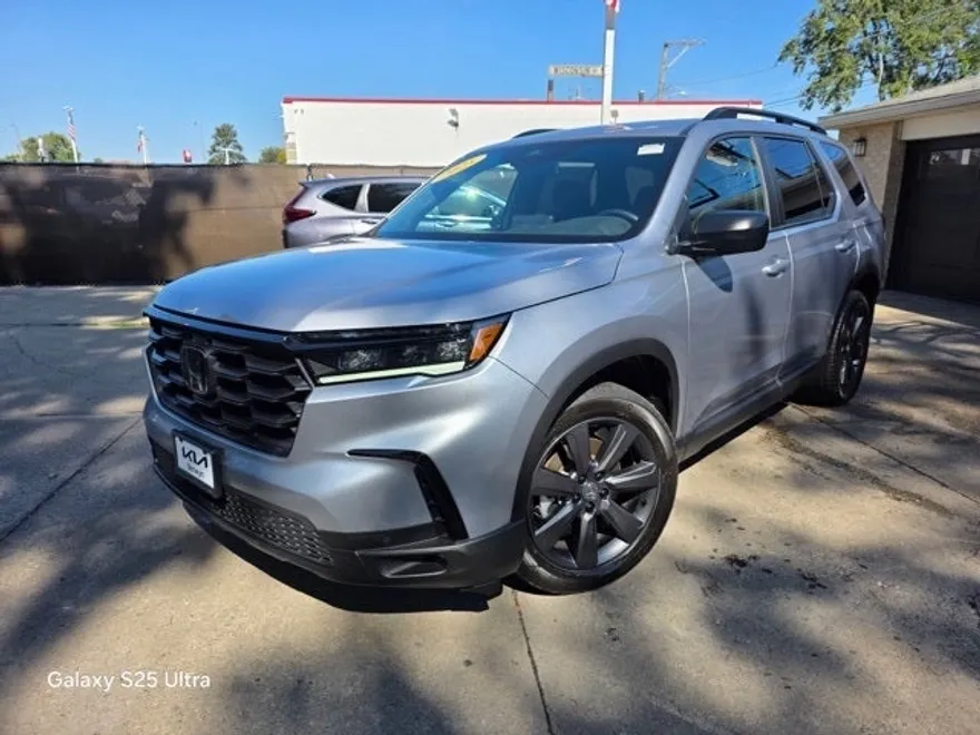 2025 Honda Pilot Sport photo 1