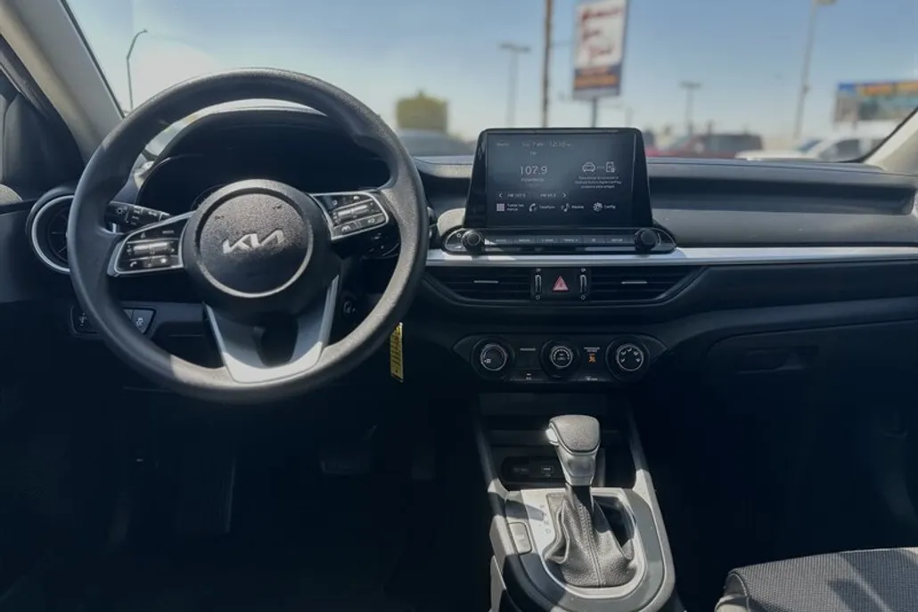 2022 Kia Forte LXS photo 1