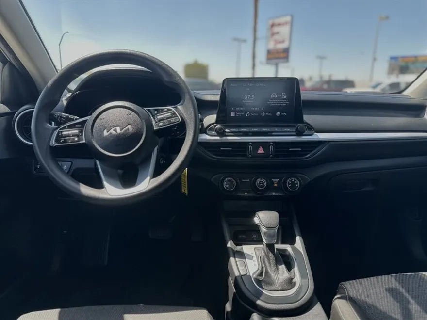 2022 Kia Forte LXS photo 1