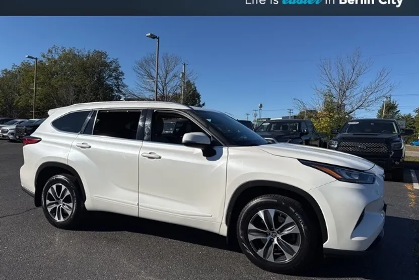 2020 Toyota Highlander XLE photo 1