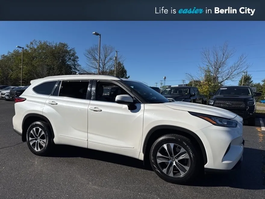 2020 Toyota Highlander XLE photo 1
