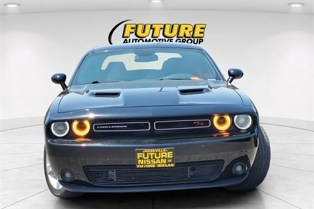 2017 Dodge Challenger R/T photo 1