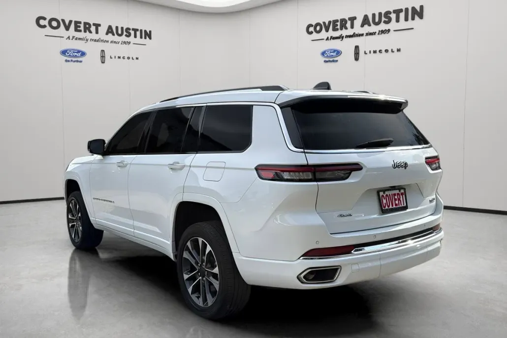 2023 Jeep Grand Cherokee Overland photo 1