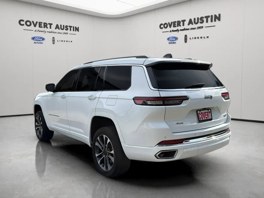 2023 Jeep Grand Cherokee Overland photo 1
