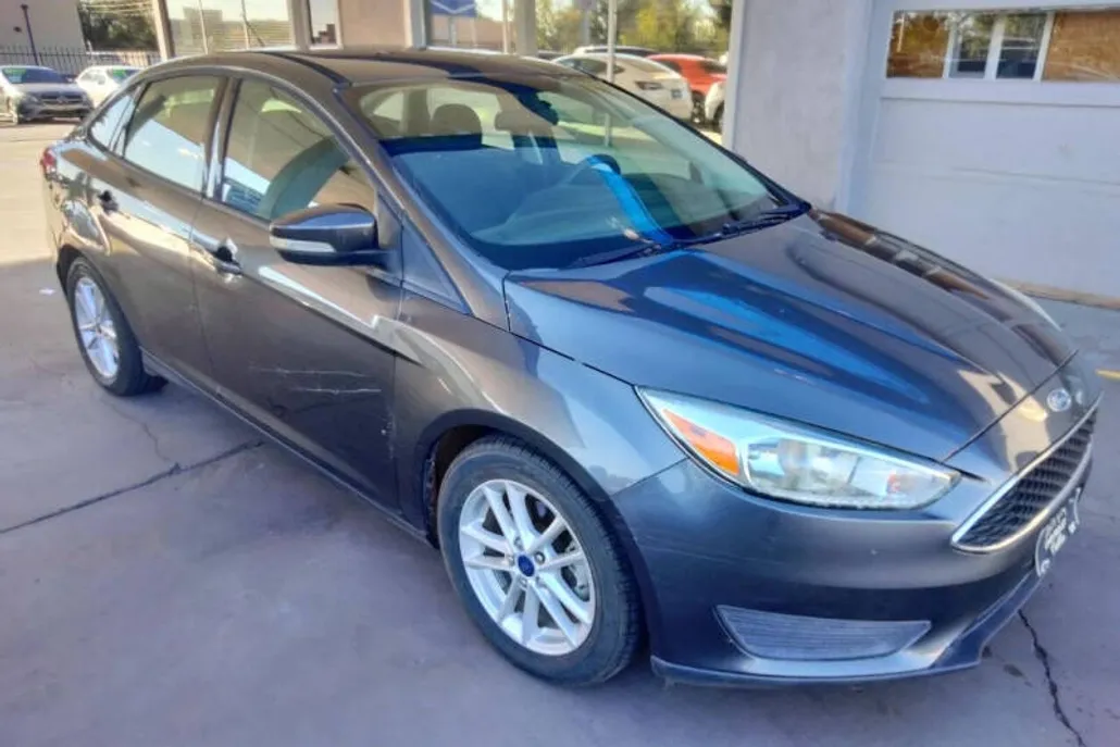 2016 Ford Focus SE photo 1