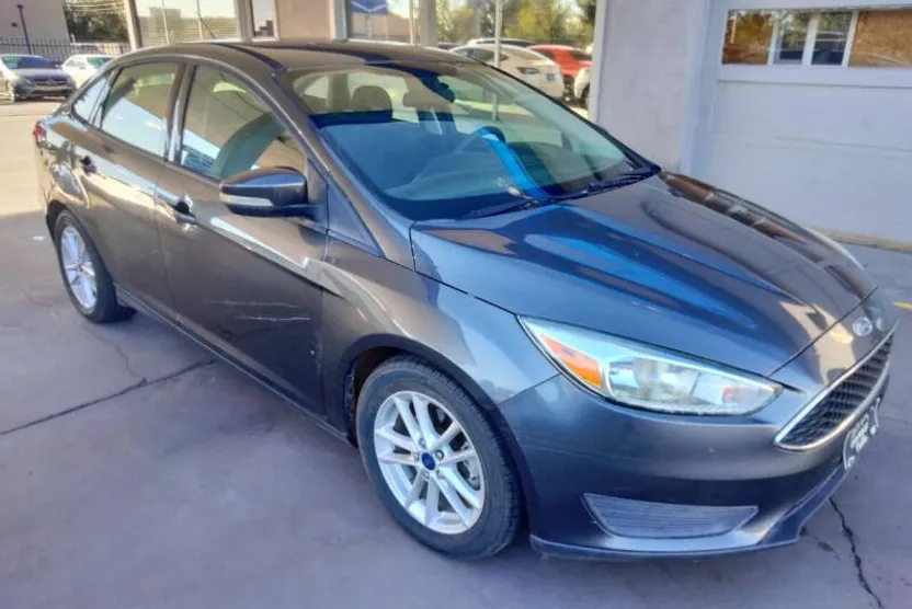2016 Ford Focus SE photo 1