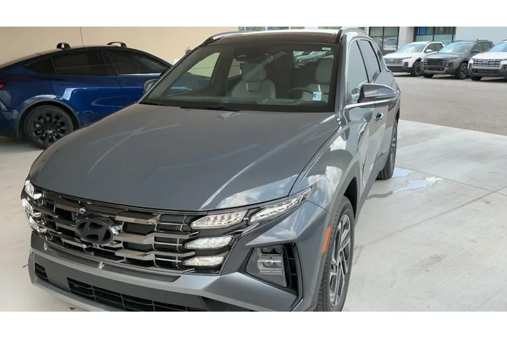 2025 Hyundai Tucson Limited photo 1