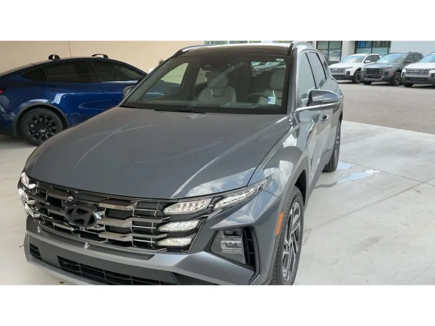 2025 Hyundai Tucson Limited photo 1