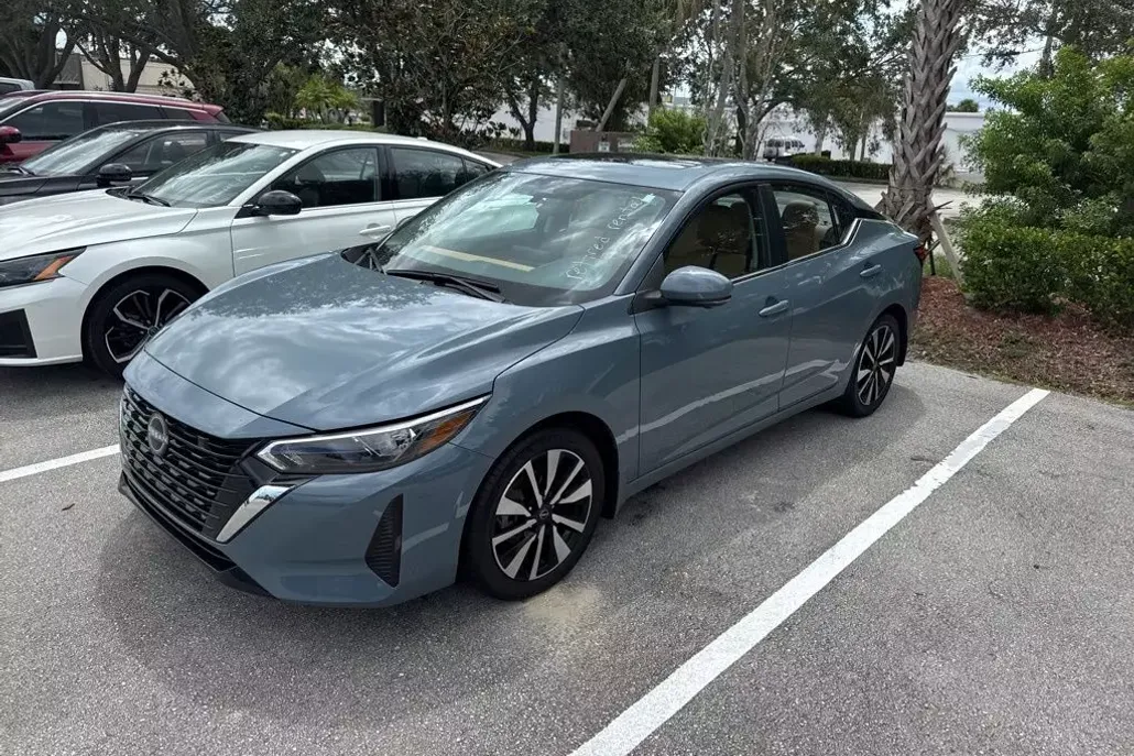 2024 Nissan Sentra SV photo 1