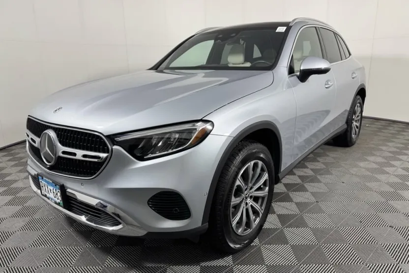 2025 Mercedes Benz GLC 300 photo 1