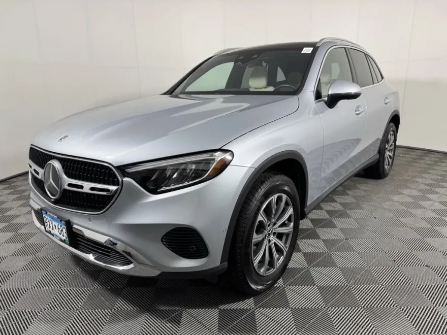 2025 Mercedes Benz GLC 300 photo 1