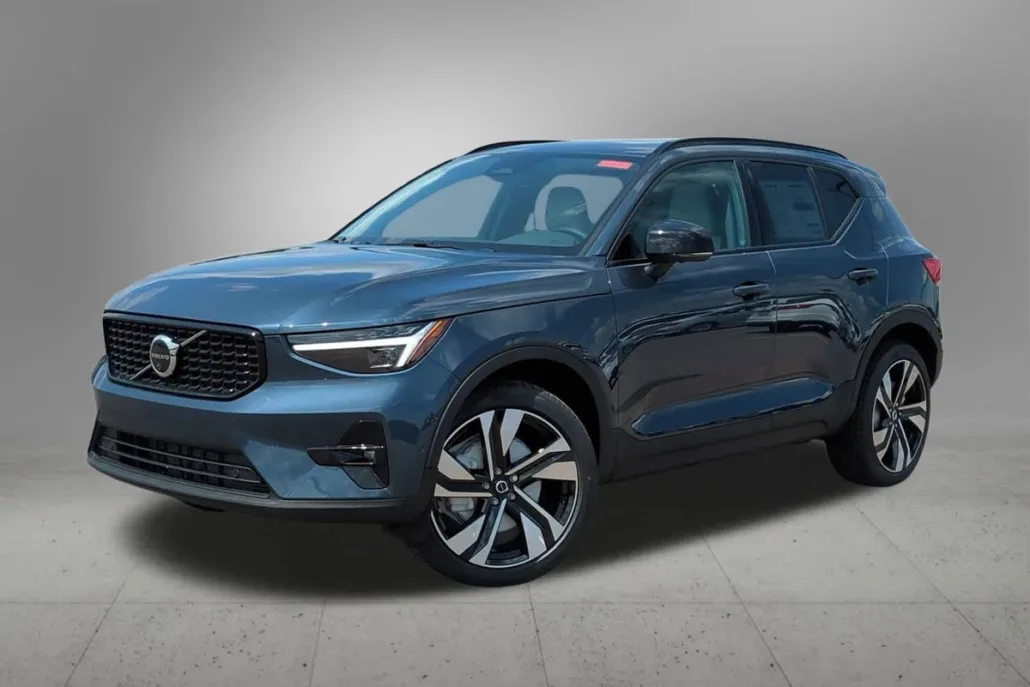 2026 Volvo XC40 photo 1