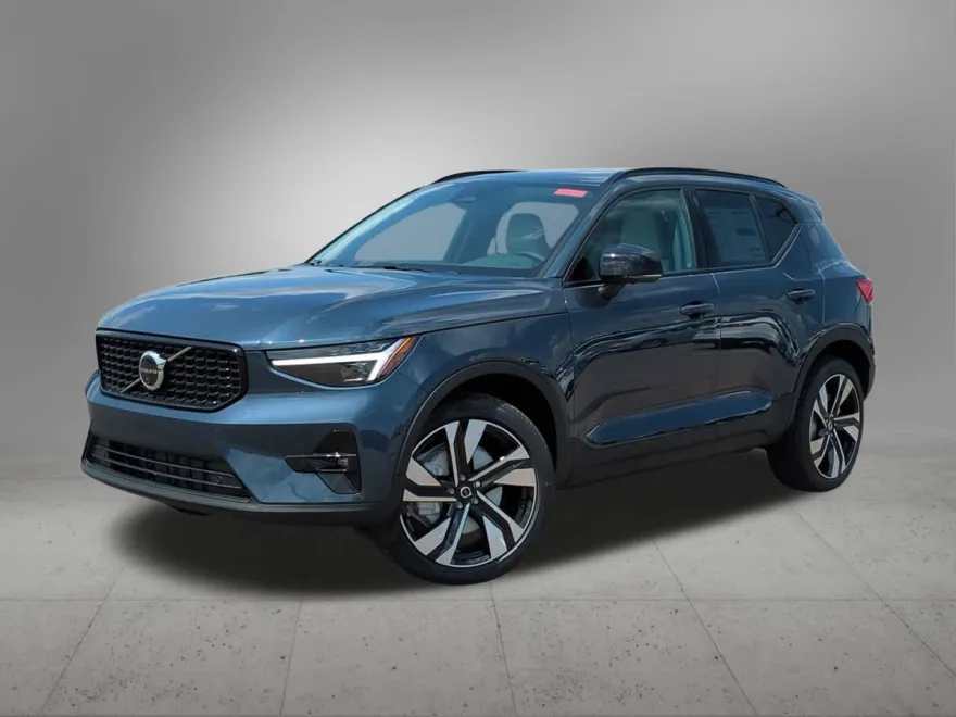 2026 Volvo XC40 photo 1