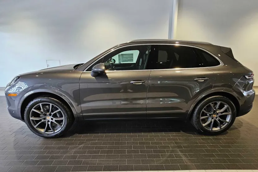 2025 Porsche Cayenne photo 1