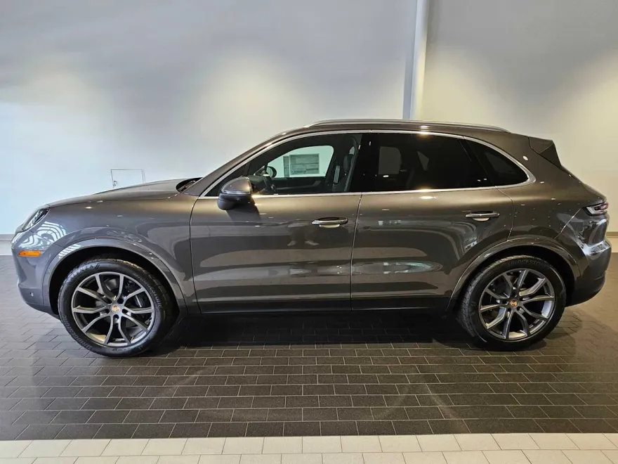2025 Porsche Cayenne photo 1