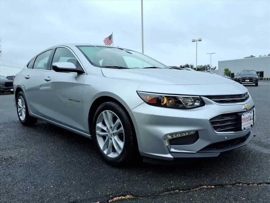 2016 Chevrolet Malibu 1LT photo 1