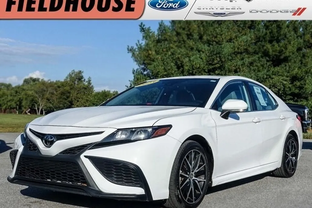 2023 Toyota Camry SE photo 1