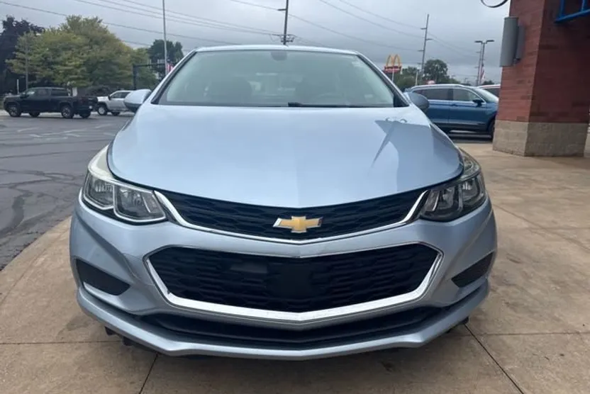 2017 Chevrolet Cruze LS photo 1