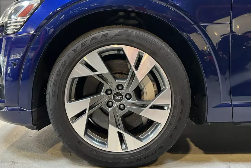 2021 Audi e-tron Premium photo 1