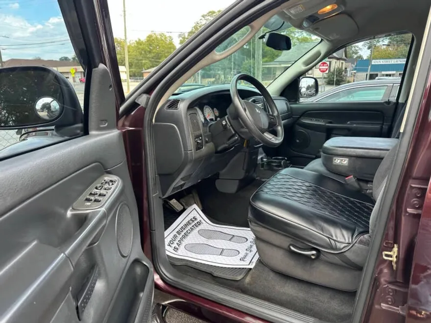 2004 Dodge Ram SLT photo 1