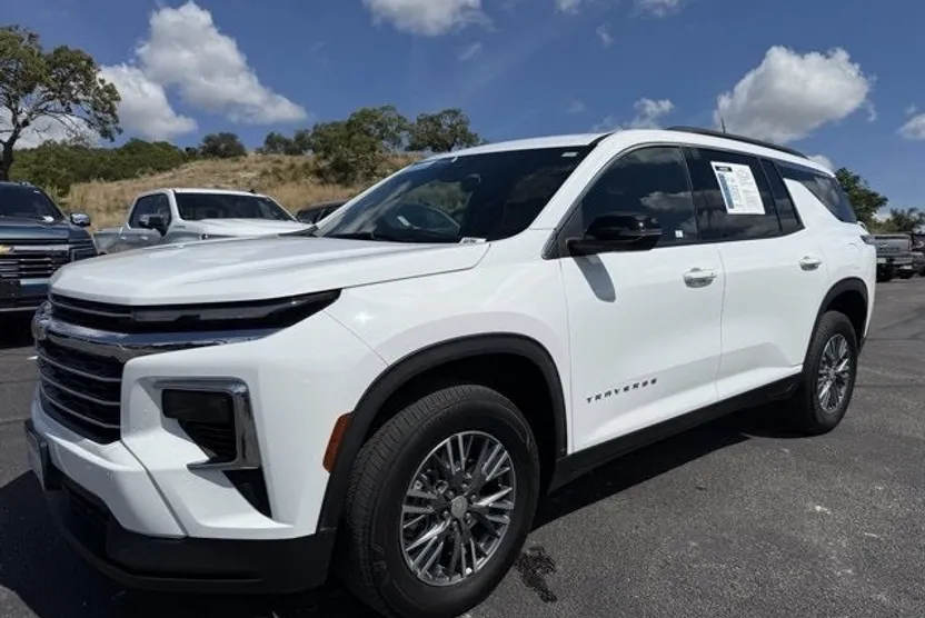 2025 Chevrolet Traverse 1LT photo 1