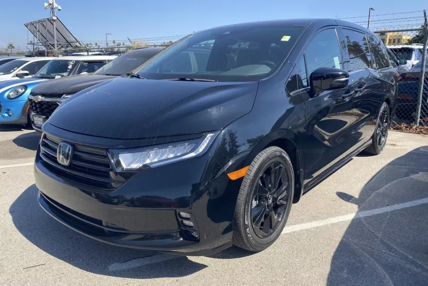 2024 Honda Odyssey Sport photo 1