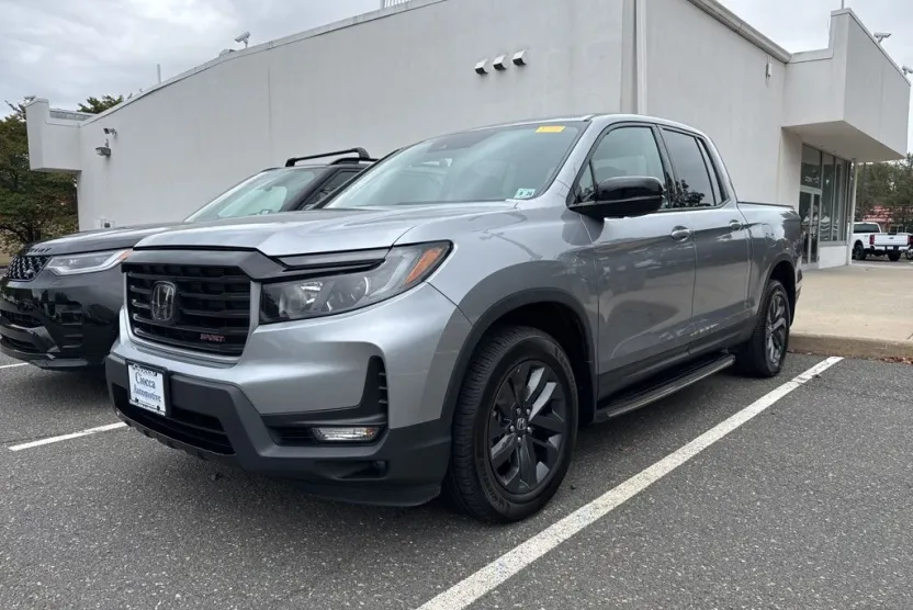 2021 Honda Ridgeline Sport photo 1