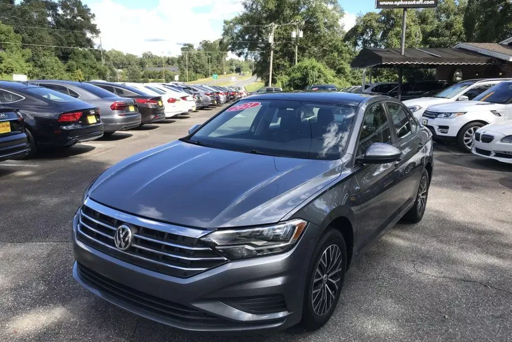 2021 Volkswagen Jetta SE R-Line photo 1