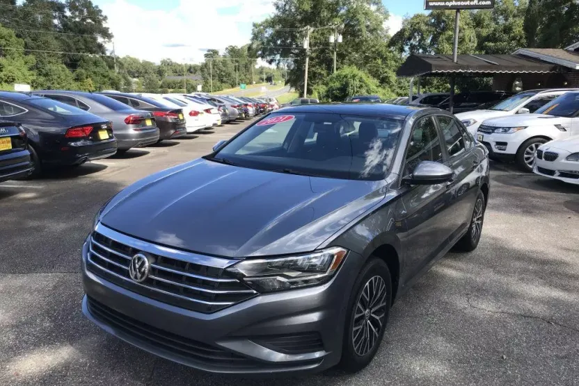 2021 Volkswagen Jetta SE R-Line photo 1