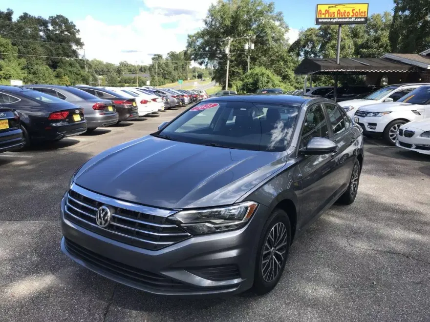 2021 Volkswagen Jetta SE R-Line photo 1