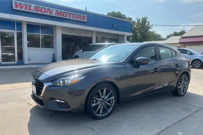 2018 Mazda Mazda3 Touring photo 1
