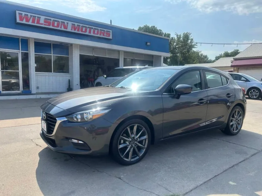 2018 Mazda Mazda3 Touring photo 1
