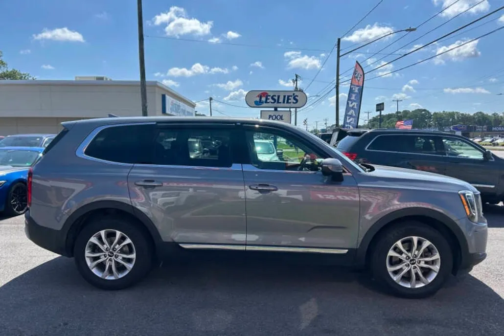2020 Kia Telluride LX photo 1