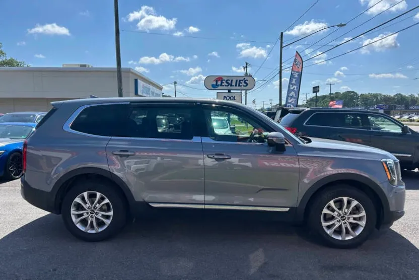 2020 Kia Telluride LX photo 1