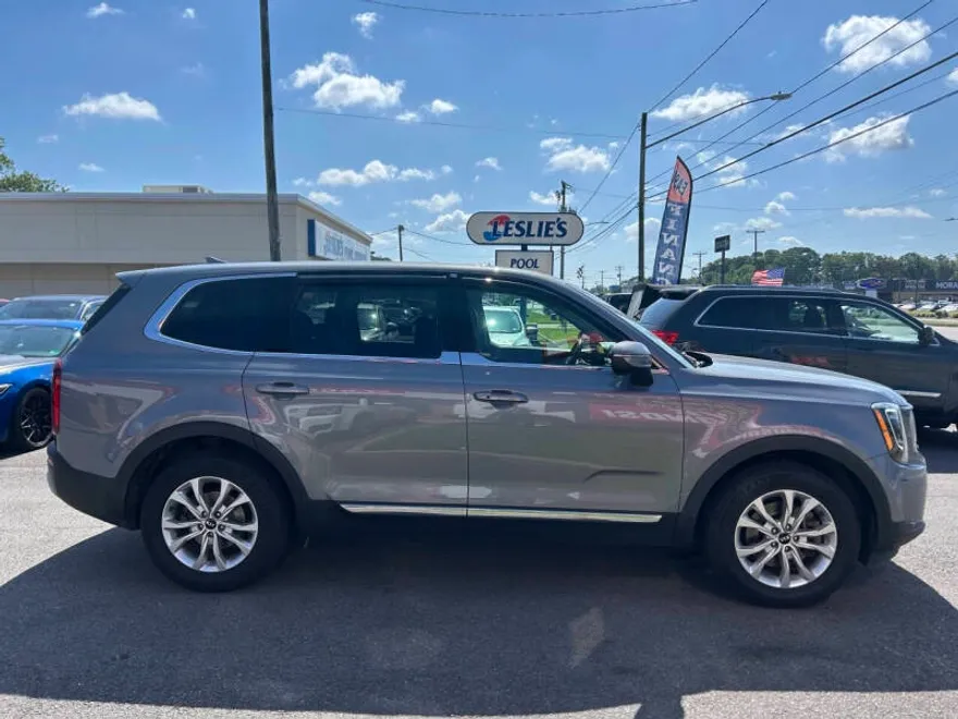2020 Kia Telluride LX photo 1