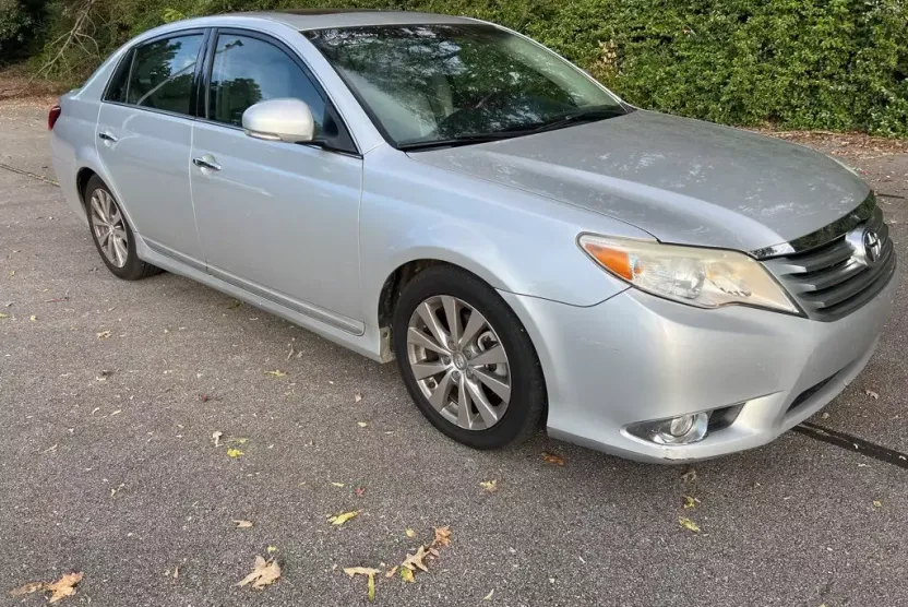 2011 Toyota Avalon Base photo 1