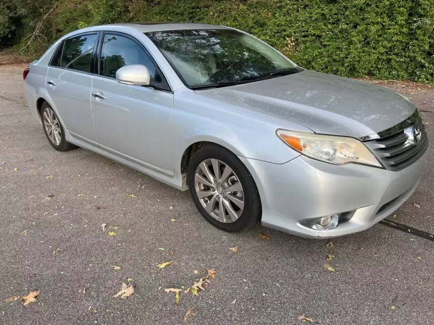 2011 Toyota Avalon Base photo 1