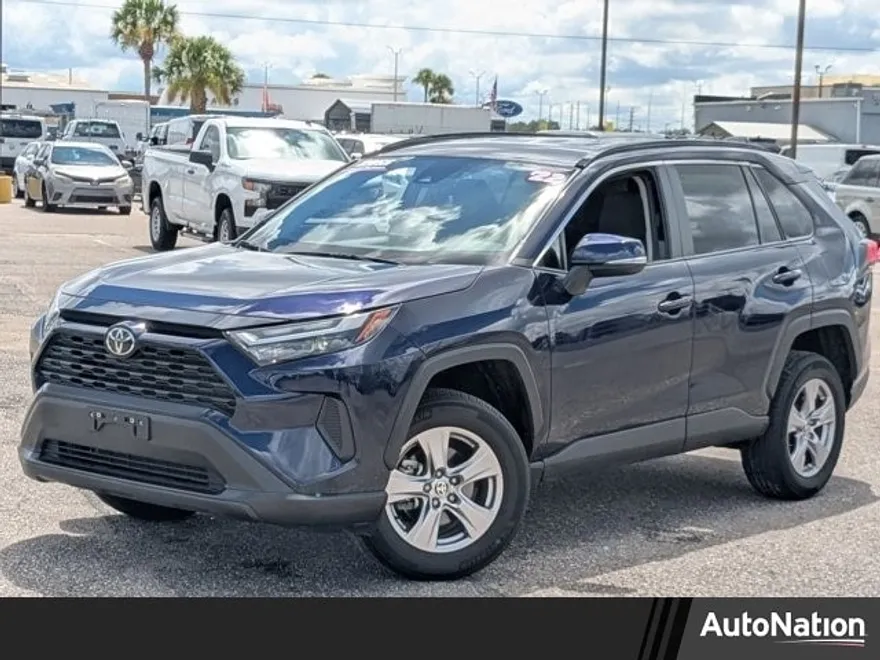 2022 Toyota RAV4 XLE photo 1