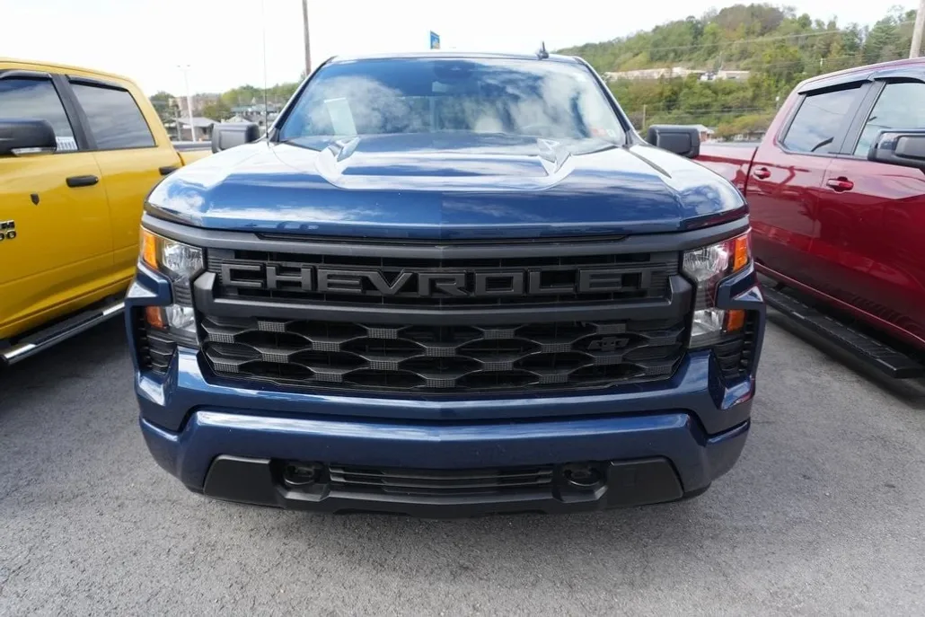 2023 Chevrolet Silverado 1500 Custom photo 1
