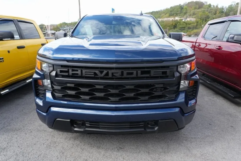2023 Chevrolet Silverado 1500 Custom photo 1