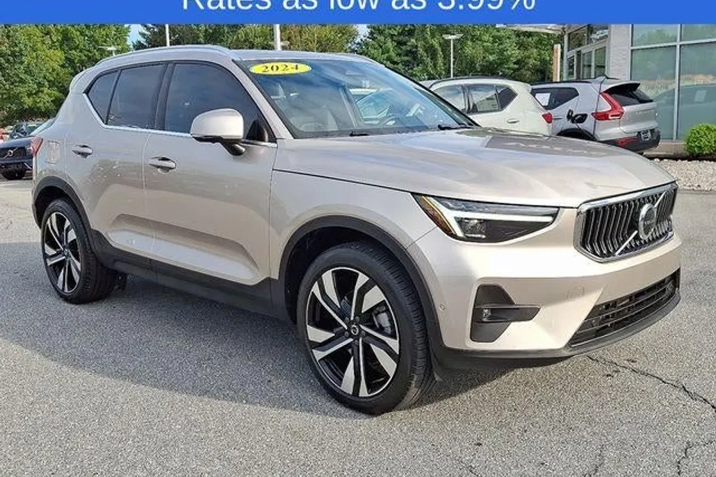 2024 Volvo XC40 AWD Plus photo 1
