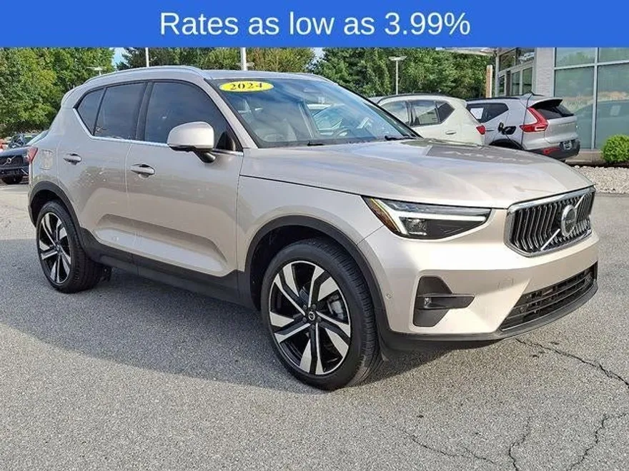 2024 Volvo XC40 AWD Plus photo 1